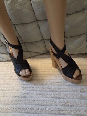 Garza Lobos Vintage Style Black Grained Leather Crisscross Platform Sandals
